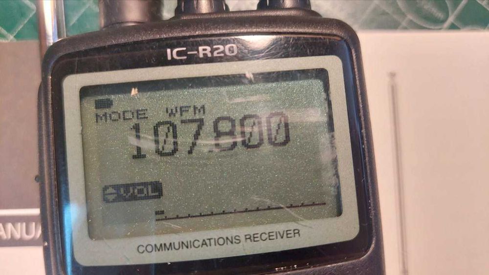 Портативний сканувальний радіоприймач Icom IC-R20