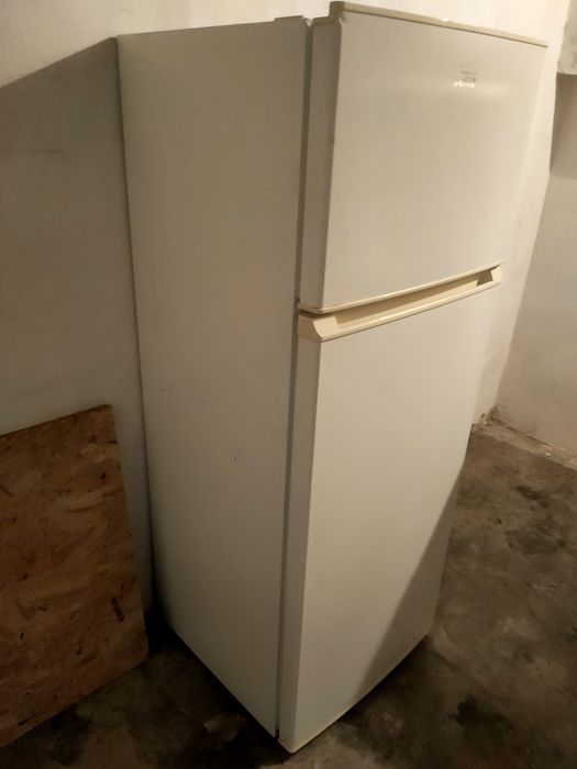 Frigorífico a funcionar perfeitamente.
Não aceito pagamento online e d