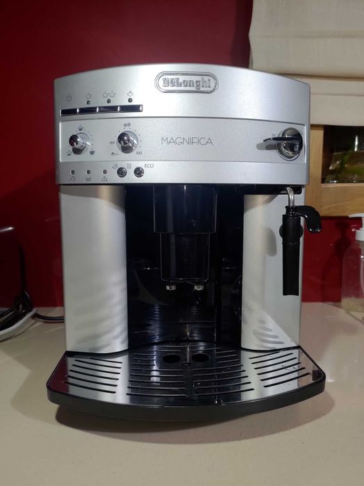 Máquina de Café Automática DeLonghi Magnifica ESAM3200.S422977939681454081