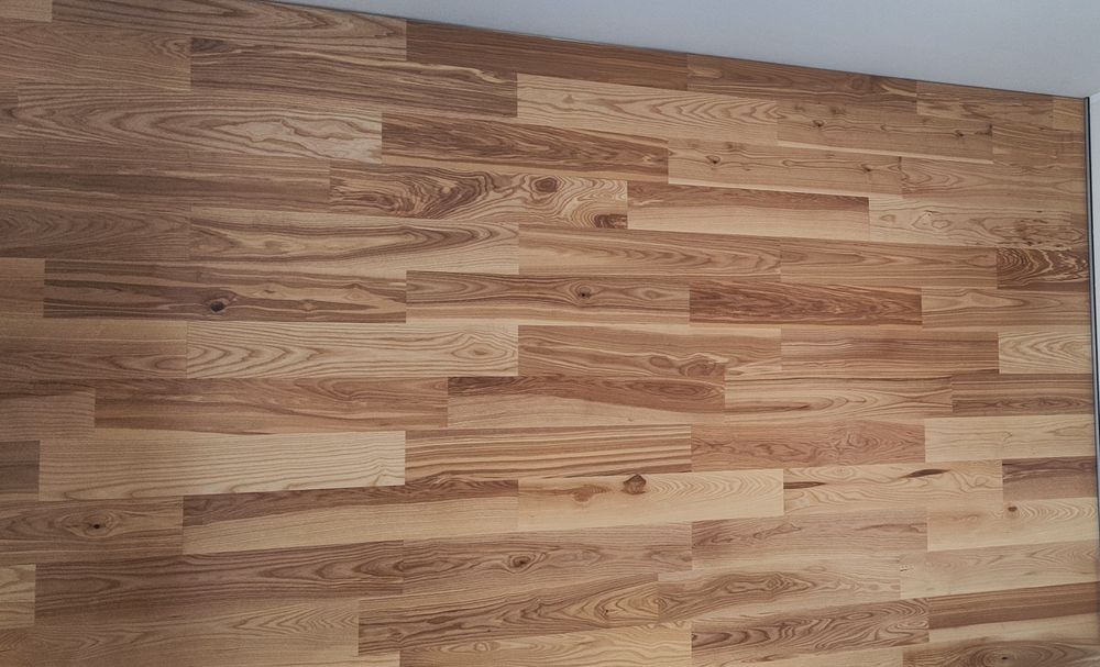 Ściana z paneli drewnianych