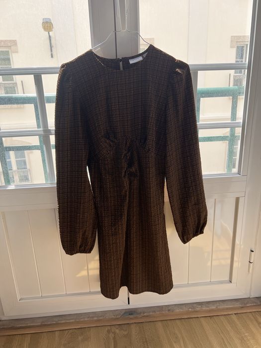 Vestido de manga comprida xadrez preto e castanho