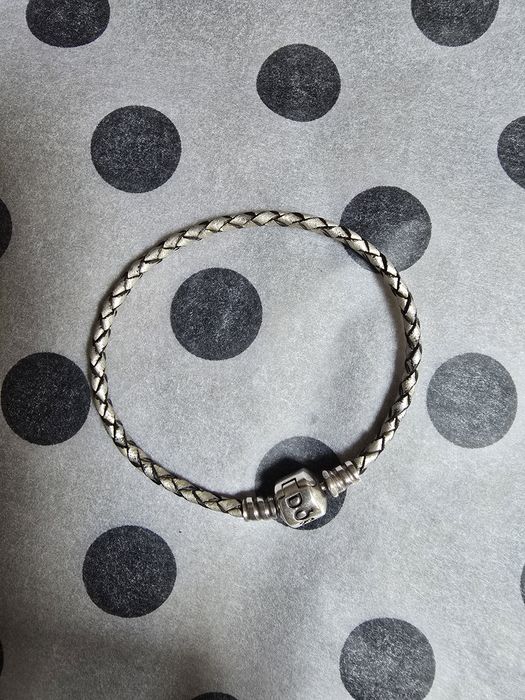 Pulseira Pandora original prata e couro
