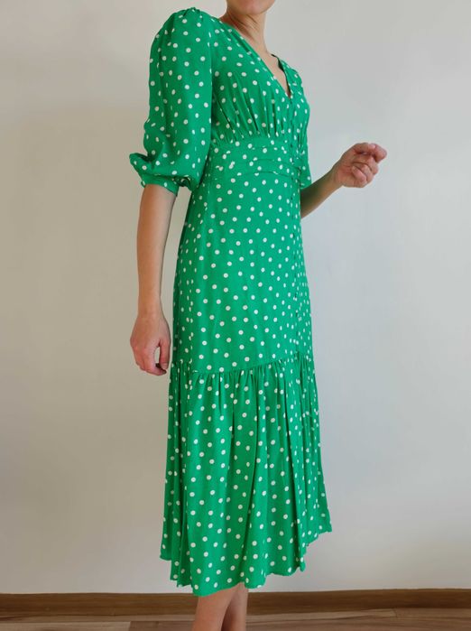 Zielona sukienka midi w grozki / kropki