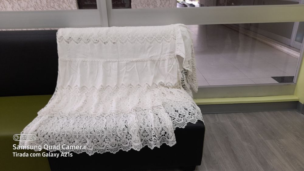 Colcha renda e linho