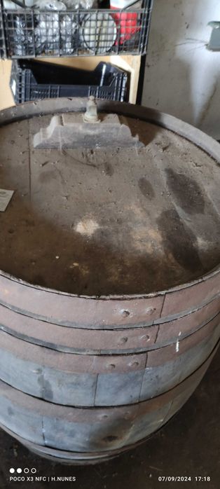 Barril / pipa de madeira usada