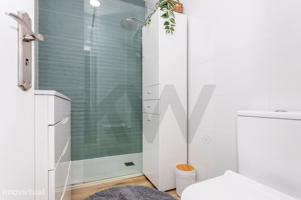 Apartamento T2 remodelado e mobilado no Bairro Alto — conforto e local