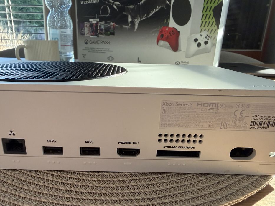 Xbox  series s  komplet z pudelkiem. Stan bardzo dobry plus