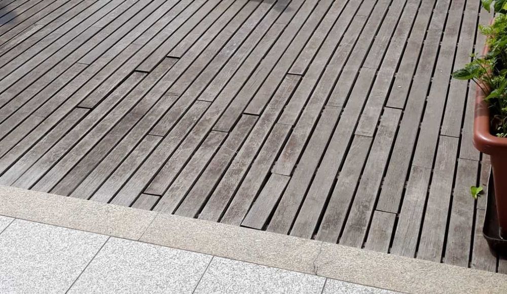 Deck de Ipê 21x90mm liso com encaixe nos topos