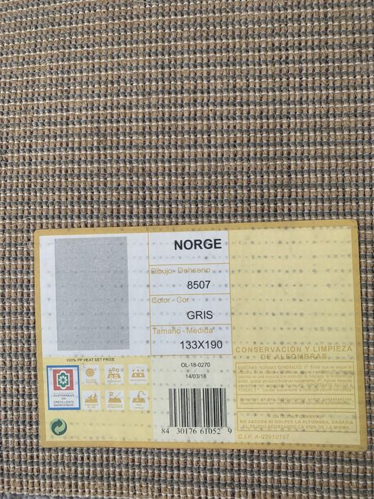 Tapete cinzento marca Ikea