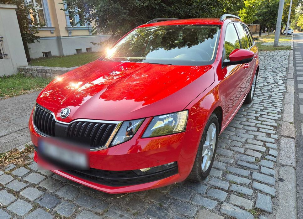 Wypożyczalnia aut Wynajem aut Skoda Octavia Kombi Automat