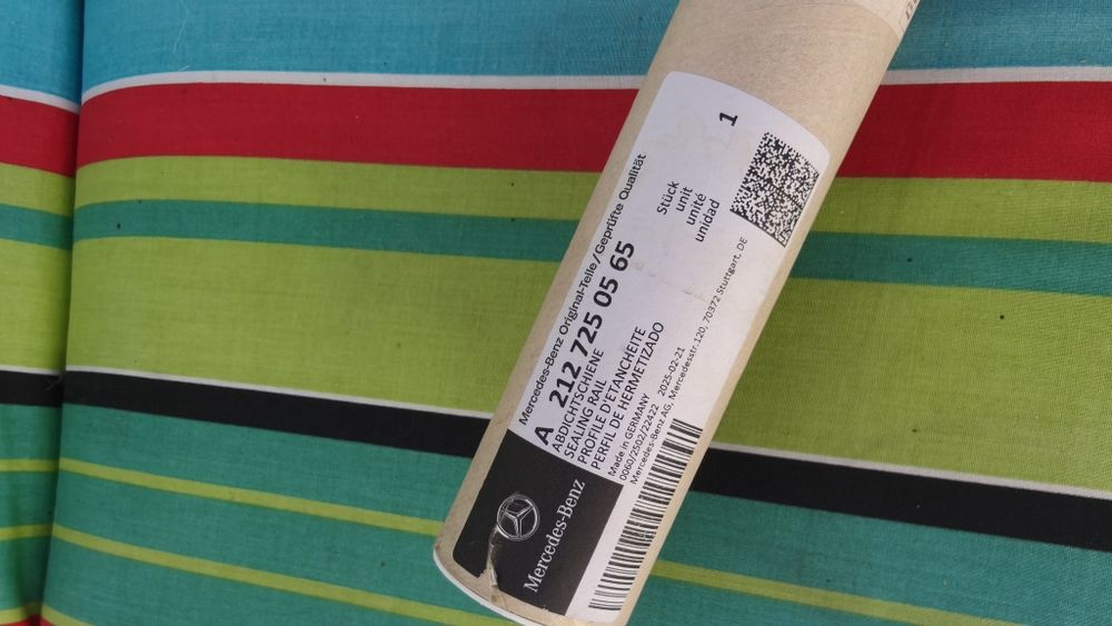 Friso  de Vedação / Raspador de Vidro - Mercedes (Peça Original e NOVA)