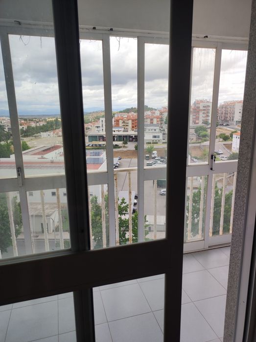 4 Quartos  cada  junto às Escolas Superiores em Castelo Branco