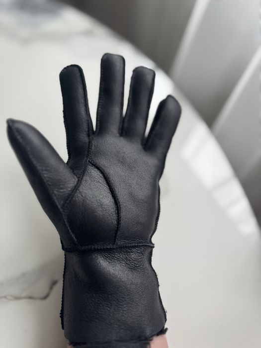 Рукавиці з натуральної овечої шкіри.