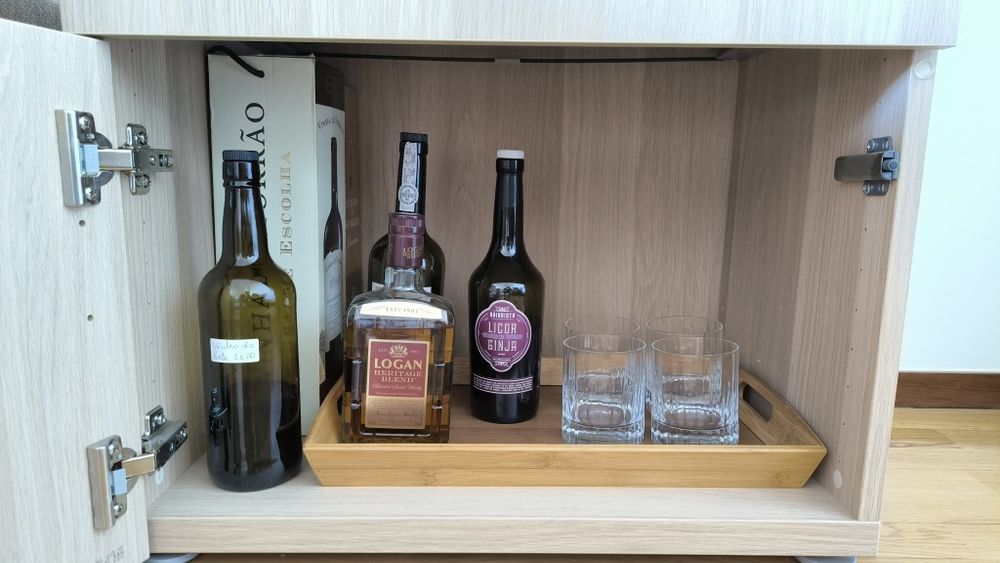 Móvel Garrafeira e Bar