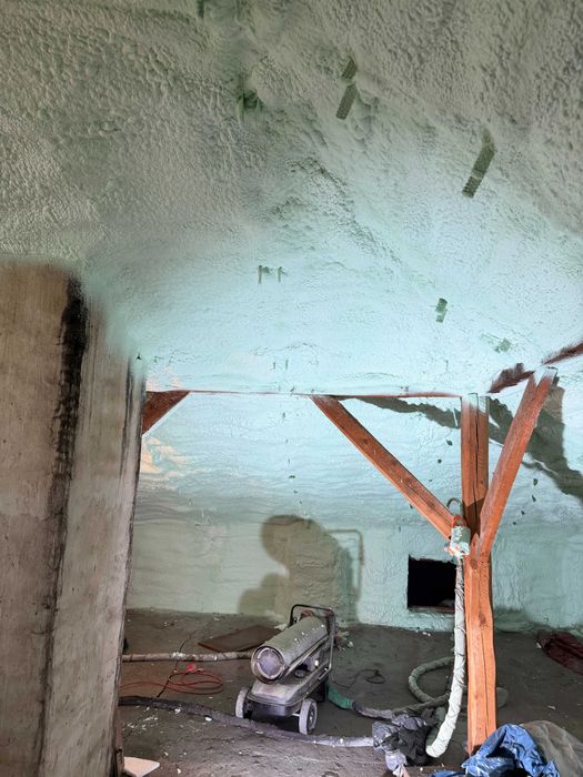 Ocieplanie pianą PUR, izolacje natryskowe, poddasza, pianowanie pianka