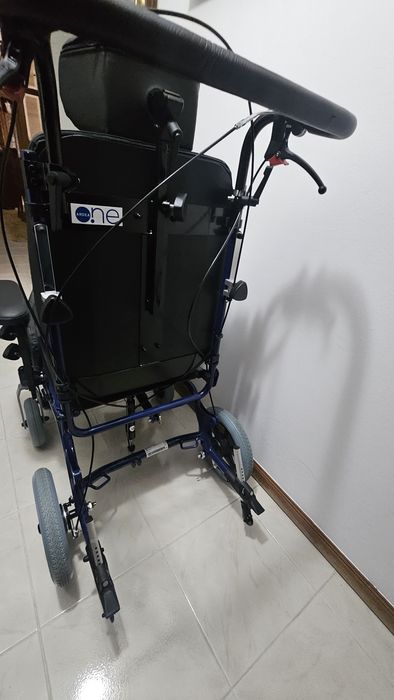 Cadeira de rodas ortopédica com 1 mês de uso. Está como nova