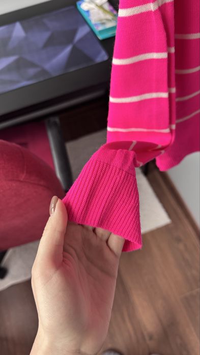 Тоненька кофтинка вільного крою