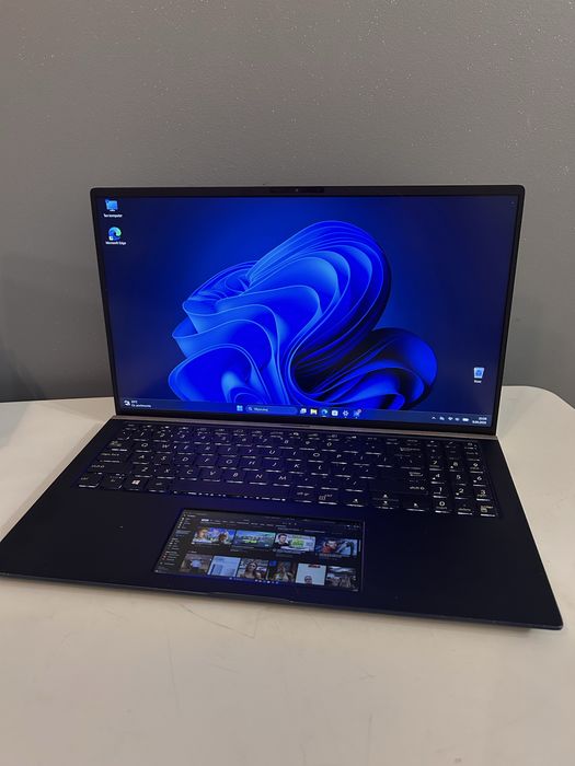 ASUS ZenBook 15 (UX534FA) | i7-10510U / 8GB RAM / 512GB SSD / ScreenPad
