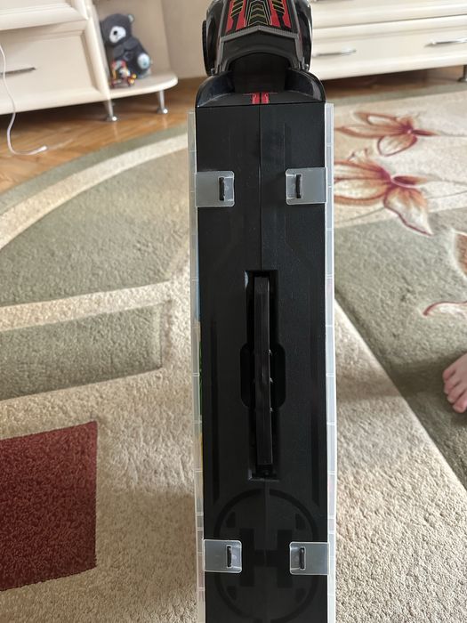 Трейлер з машинками