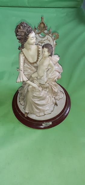 Estatueta Marfinite Mãe Rica