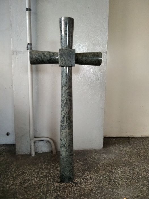 Krzyż granitowy toczony