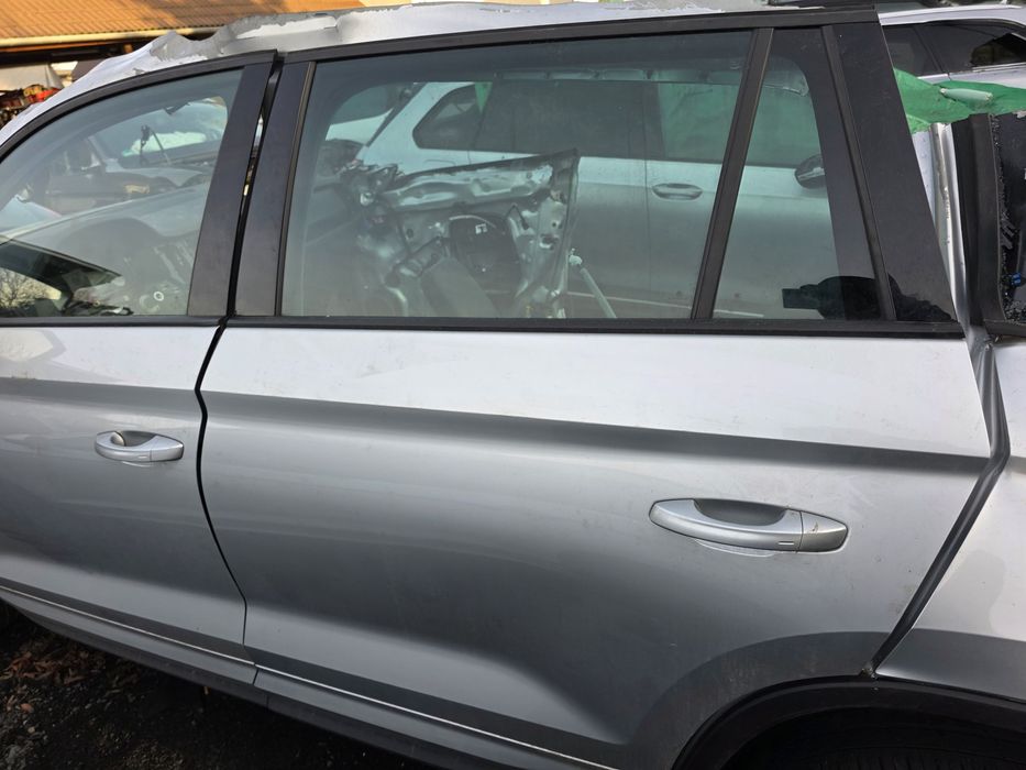 Drzwi lewy tył kompletne skoda KODIAQ LA7W kompletne