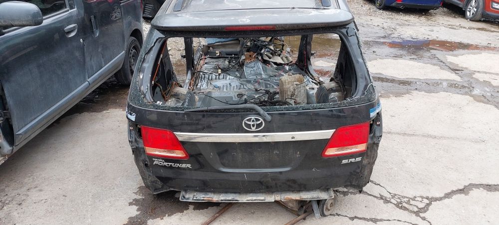 Toyota Fortuner крышка багажника ляда кришка фортунер разборка