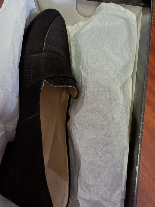 Sapatos pretos camurça