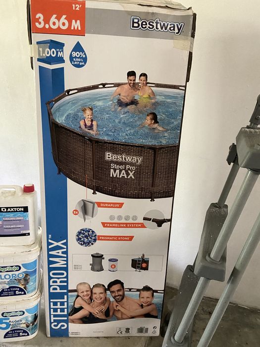 Piscina em muito bom estado. Só foi usada uma vez.