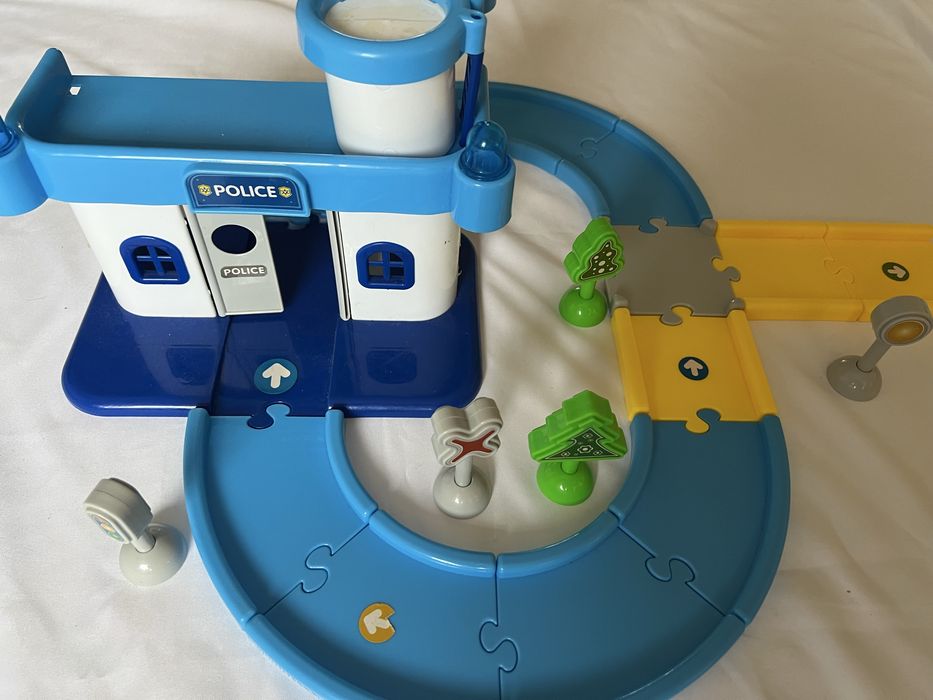 Робокар Поли - мусороперерабатывающий завод и полицейский участок