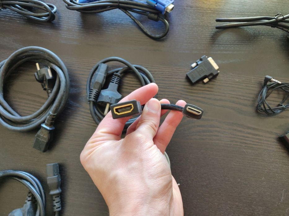 Various Cables and Adapters427550765168076802