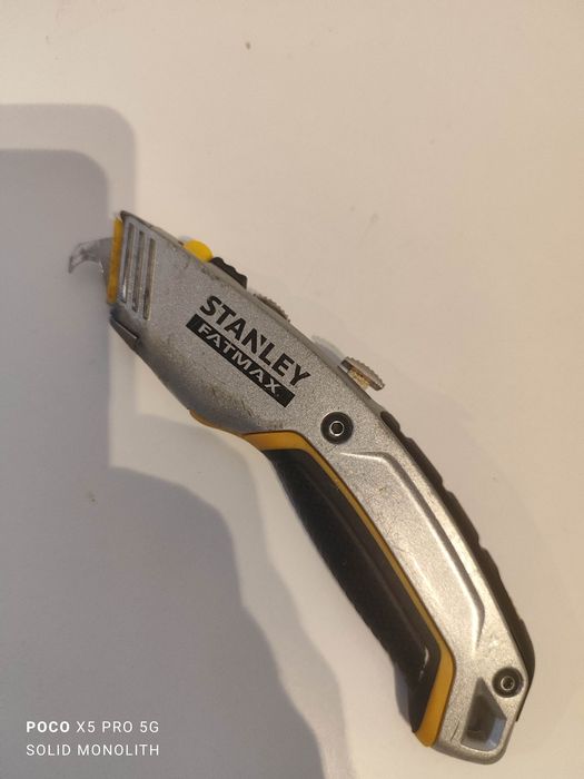 Nóż tapicerski budowlany Stanley FatMax + noże