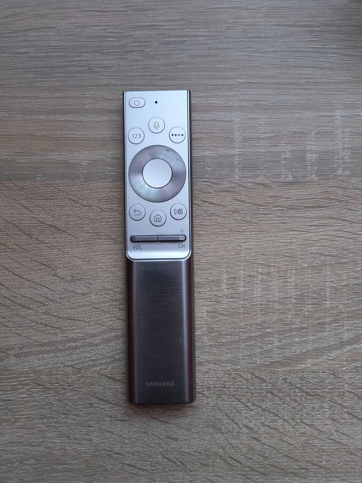 Pilot do telewizora samsung srebrny ue50nu7472u