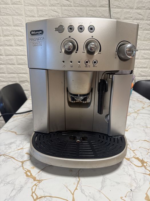Кофе машина Delonghi