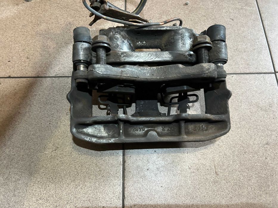 Zacisk przód Prawy Audi A8 D2 2.5 TDI 2.8 3.7 3.3 TDI 4.2 Lift 99-02