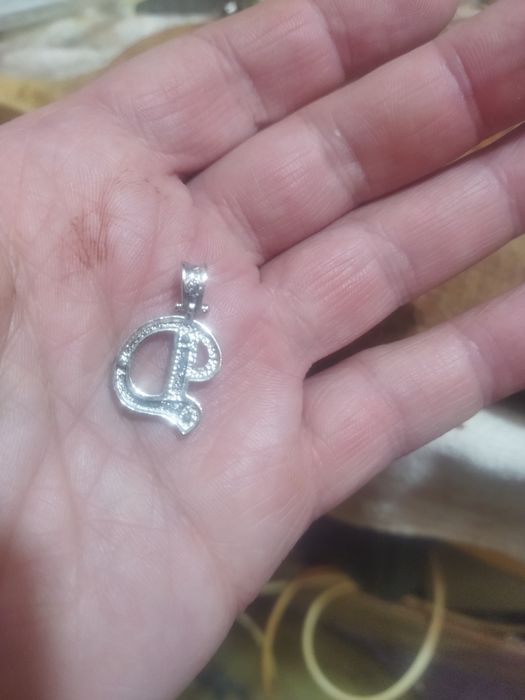 Буква ,,д,, серебро 925 в отличном состоянии