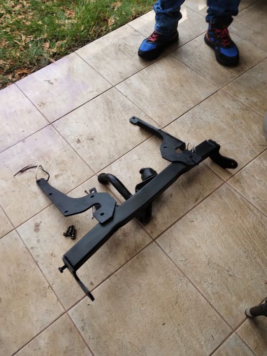 Hak holowniczy samochodowy