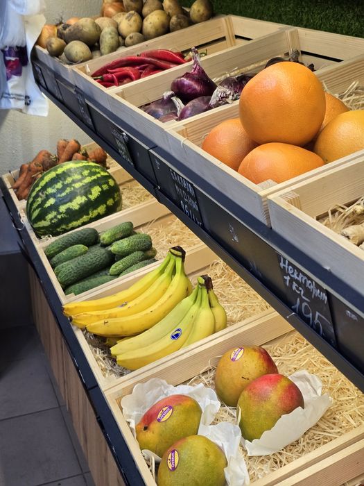 ПРОДАМ діючий бізнес - магазин продуктів та смаколиків