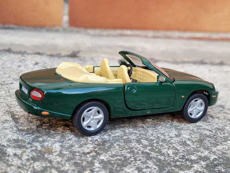 Kolekcja modeli Jaguar XK8 Schuco 1:43 mega unikat