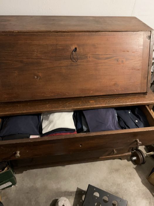 Escrivaninha  rustica  antiga, em madeira maciça