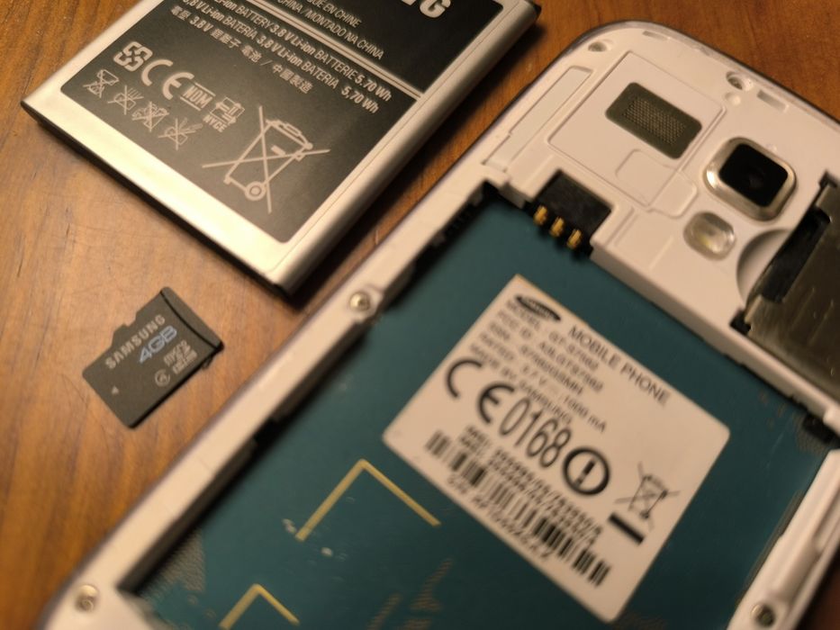 Telemóvel Samsung Galaxy S Duos - GT - S7562