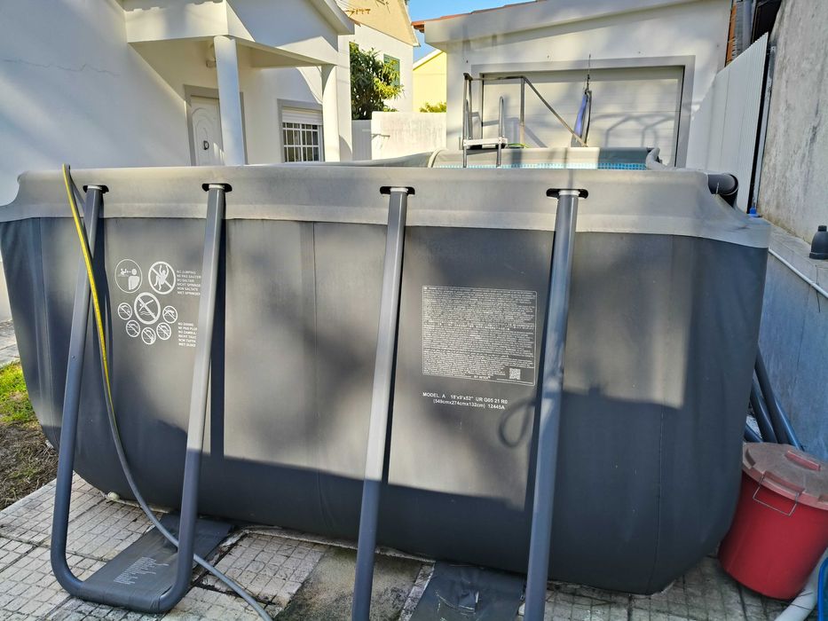 Piscina retangular INTEX XTR Frame 5,49 com todos os acessórios