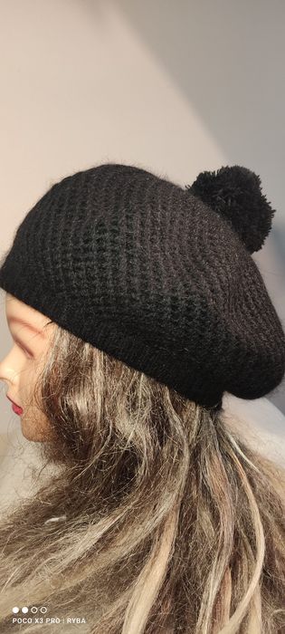 Czapka,beret wiosenny czarny.Obwód