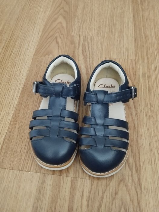 Дитячі шкіряні босоніжки CLARKS розмір 22