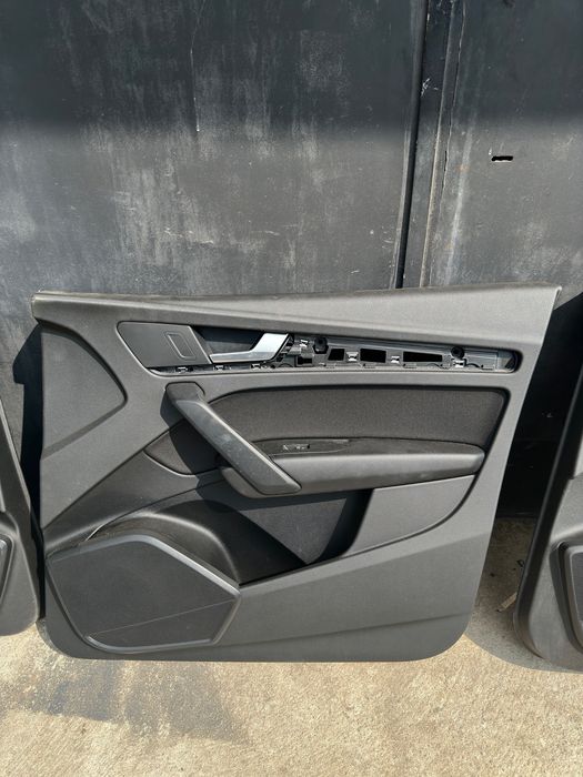 Карти обшивка дверей Audi Q5 80a