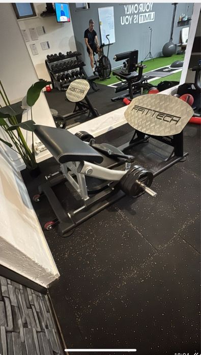 Venda de Maquina de musculação  HIP THRUST