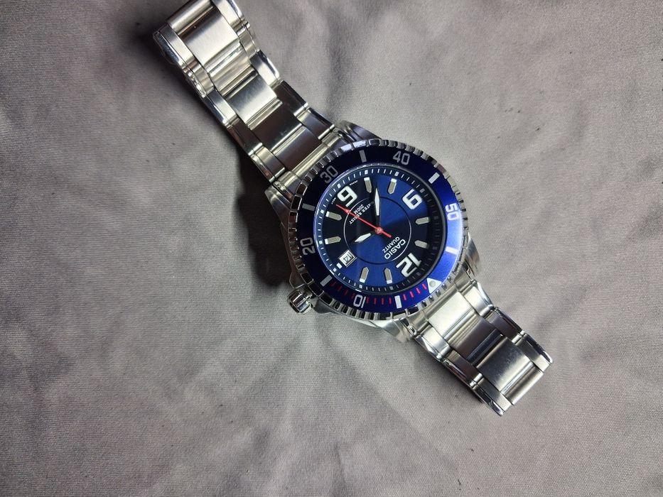 Zegarek męski casio srebrny