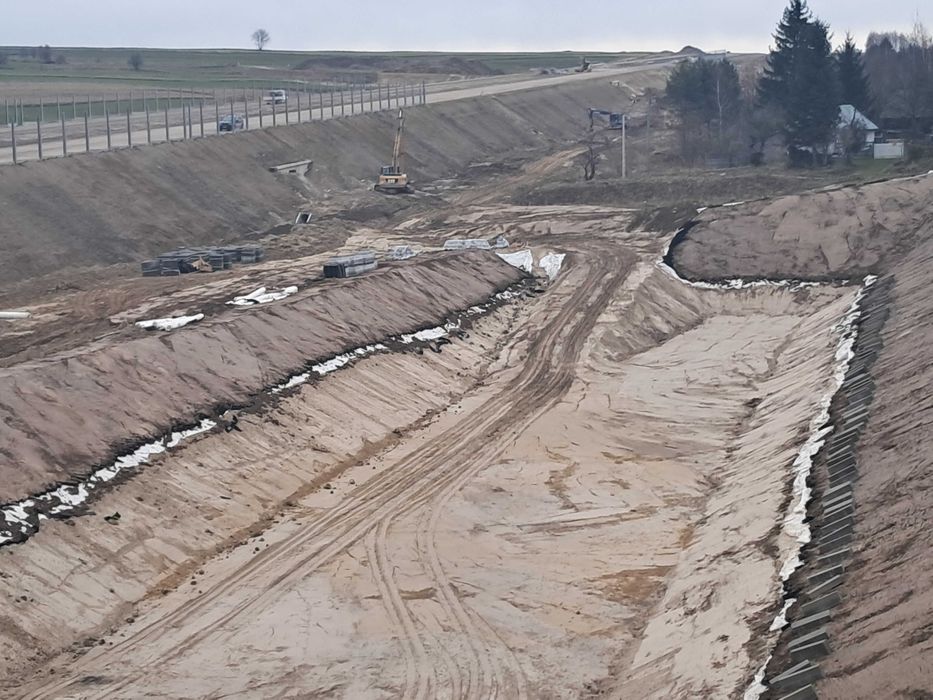 Kopanie stawów,pogłębienie ,regulacja rzek-koparka long reach z operat