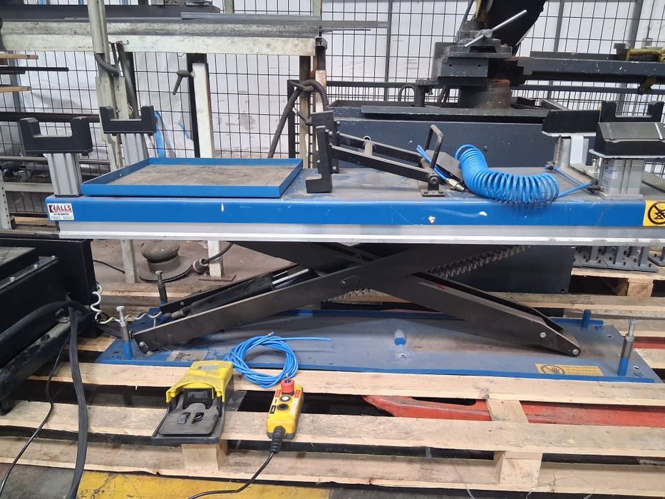 Vendo elevador elétrico a oleo para motas