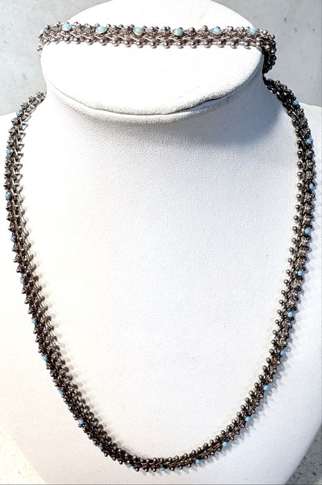 Conjunto de lindo colar e pulseira vintage em prata com turquesas
